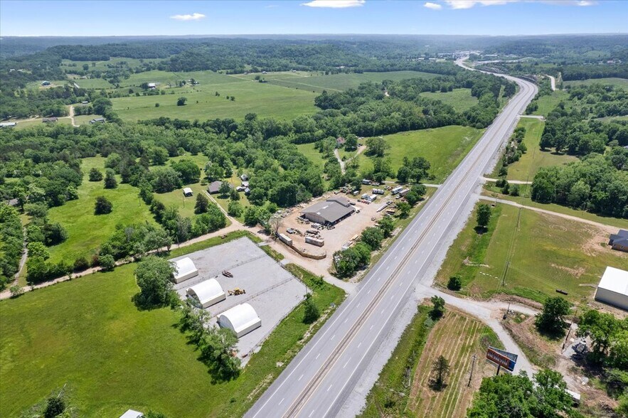 303 Obrien Rd, Jane, MO à vendre - Photo du bâtiment - Image 2 de 11