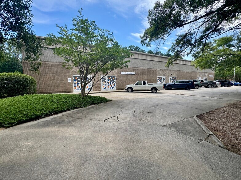 102 Woodwinds Industrial Ct, Cary, NC à louer - Photo du bâtiment - Image 1 de 13