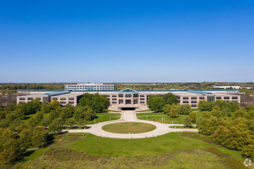 2000 Center Dr, Hoffman Estates, IL for lease - Aerial - Image 2 of 34