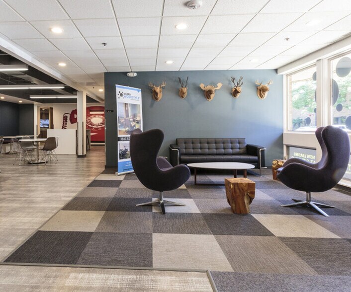 2100 Manchester Rd, Wheaton, IL à louer - Photo intérieure - Image 3 de 6