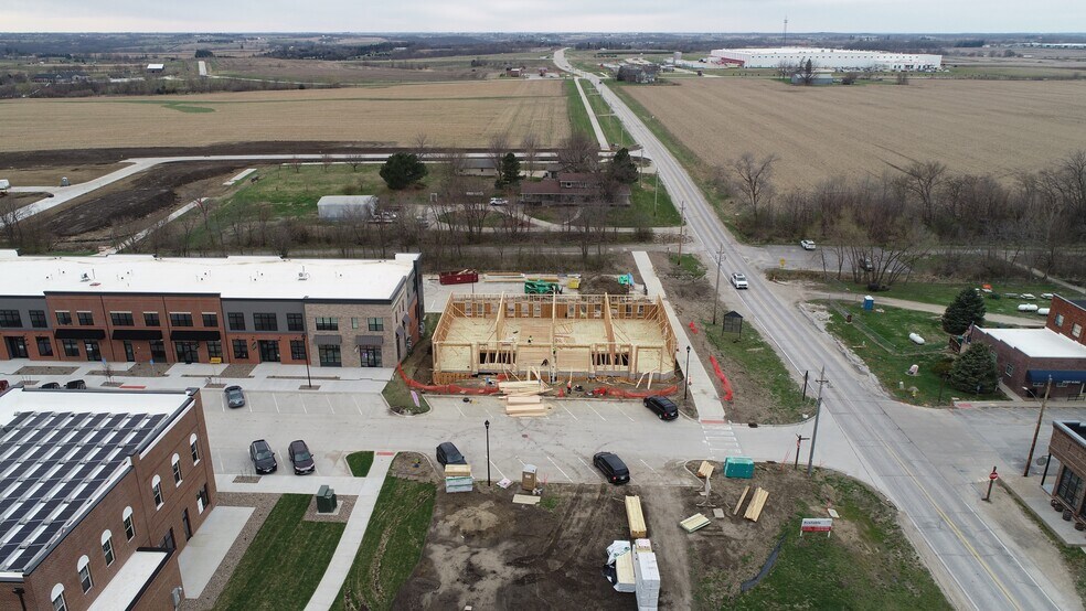 1103 44th Street Unit #103, Cumming, IA à vendre - Photo du bâtiment - Image 3 de 13