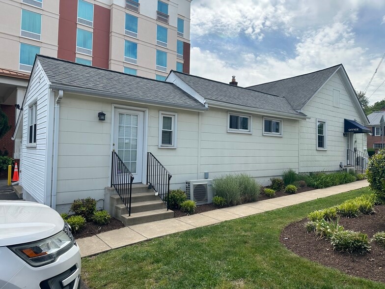 710 W Broad St, Falls Church, VA for lease - Building Photo - Image 3 of 6