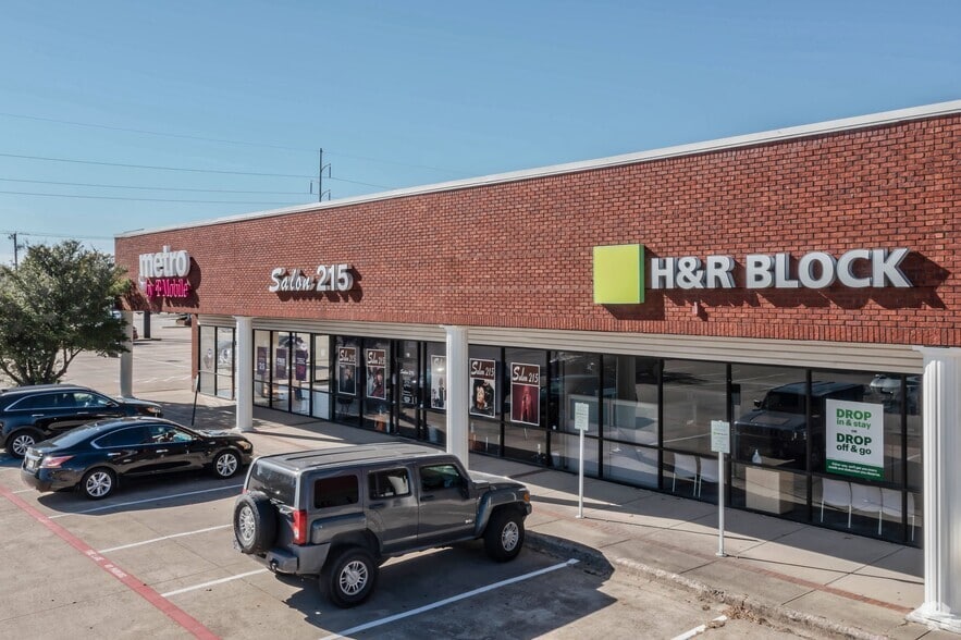 211-215 W Camp Wisdom Rd, Duncanville, TX for lease - Building Photo - Image 3 of 7