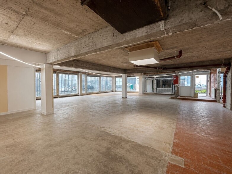 94 Rue Des Vignoles, Paris for lease - Interior Photo - Image 1 of 7