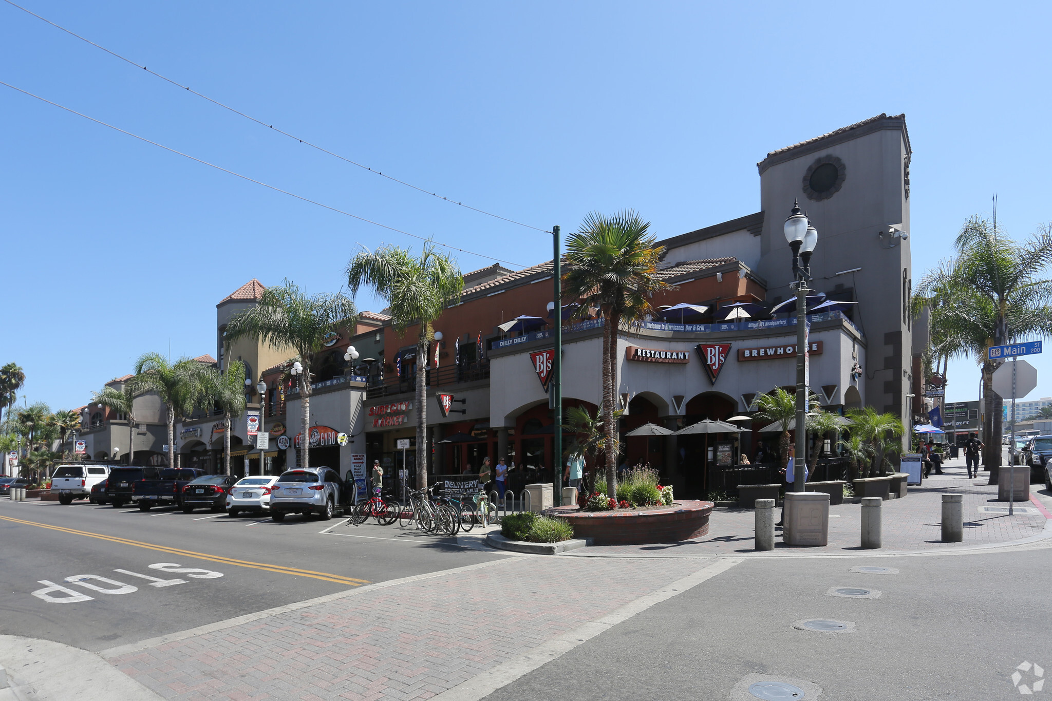 200 Main St, Huntington Beach, CA à louer Photo du b timent- Image 1 de 24