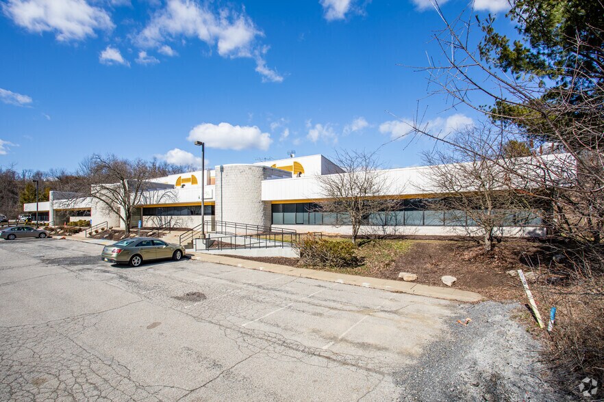 500 Business Center Dr, Pittsburgh, PA à louer - Photo du bâtiment - Image 3 de 4