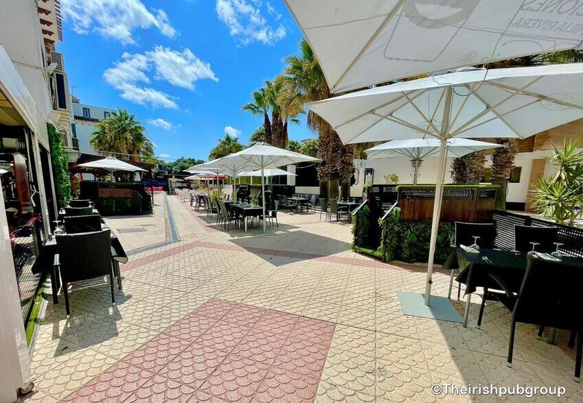 Retail in Orihuela for lease - Building Photo - Image 2 of 13