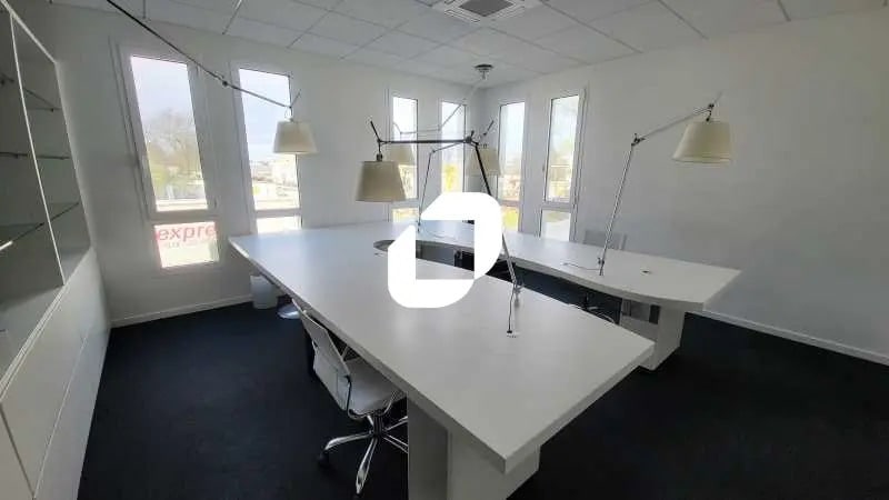 Office in Mérignac for lease - Interior Photo - Image 2 of 8