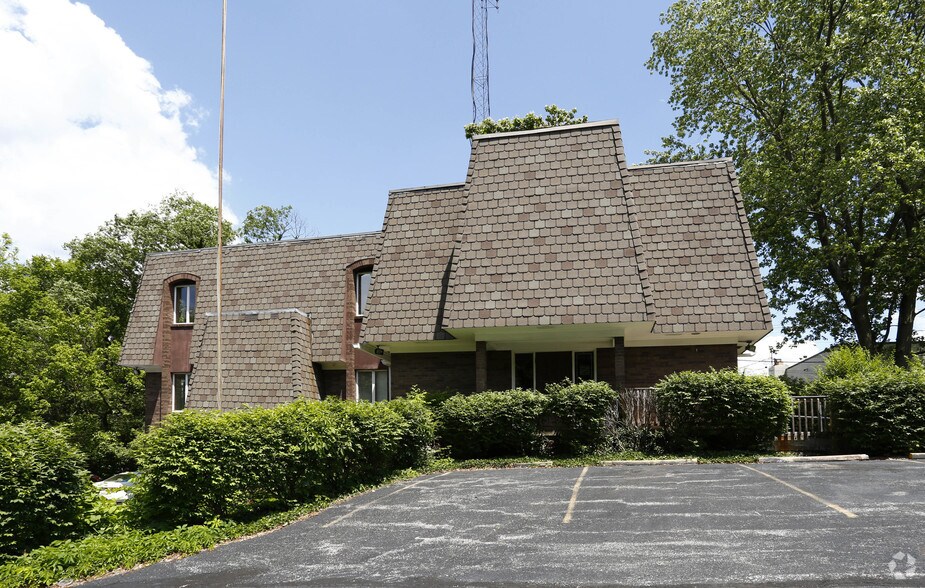 954 W North Bend Rd, Cincinnati, OH à louer - Photo du bâtiment - Image 3 de 12