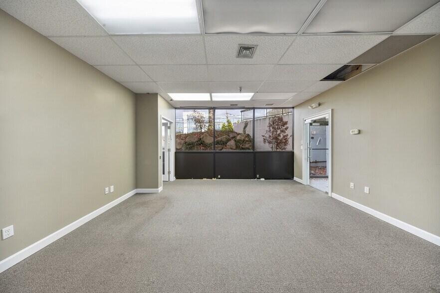 1 Executive Blvd, Suffern, NY à vendre - Photo du bâtiment - Image 3 de 22