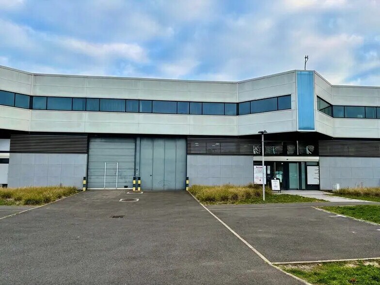 Bureau dans Bonneuil-sur-Marne à louer - Photo du bâtiment - Image 1 de 8