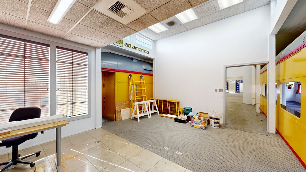 1450-1470 & 1462 W 9th St portfolio of 2 properties for sale on LoopNet.ca - Matterport 3D Scan - Image 3 of 23