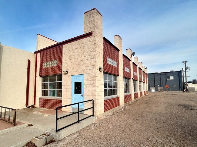Plus de détails pour 2420 14th st, Lubbock, TX - Bureau/Commerce de détail à louer