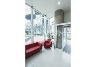 Office in Lyon for lease Lobby- Image 1 of 10