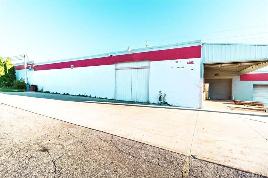1462 Imlay City Rd, Lapeer, MI for lease - Building Photo - Image 2 of 11