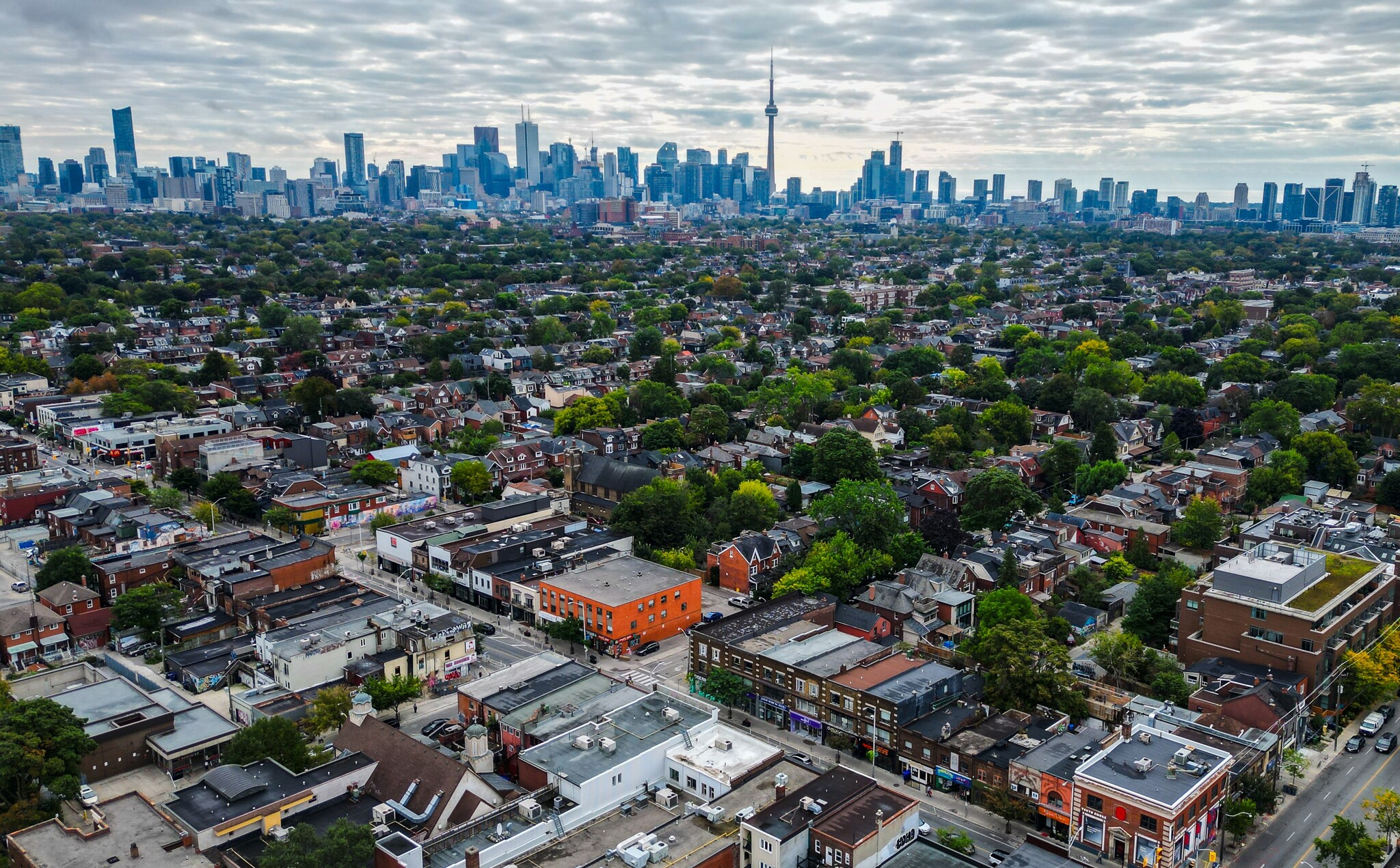 955-957 Bloor St W, Toronto, ON portefeuille de 2 propriétés à vendre sur LoopNet.ca A rien- Image 1 de 4