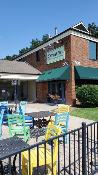 300 W Main St, Avon, CT for lease - Building Photo - Image 2 of 13