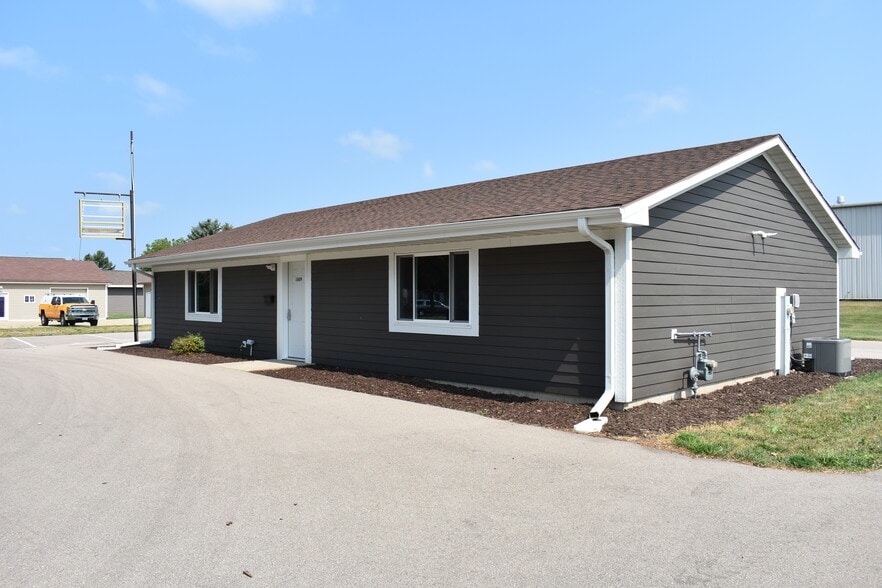 1609 Plainfield Ave, Janesville, WI for lease - Building Photo - Image 2 of 18
