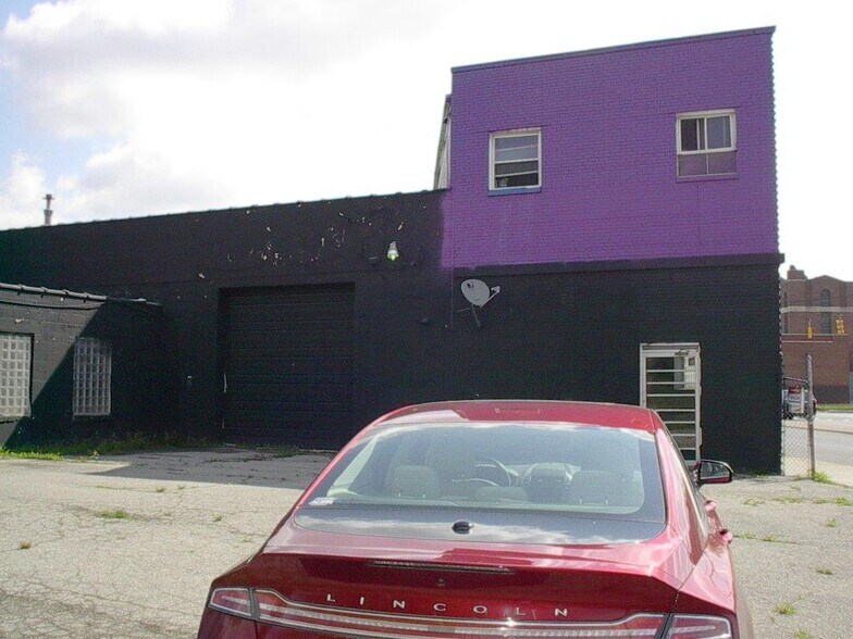 2570 Ewald Cir, Detroit, MI for sale - Building Photo - Image 2 of 17