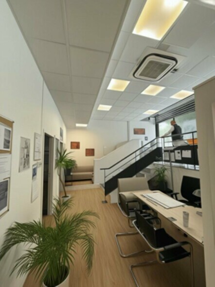 Office in Marseille for lease - Building Photo - Image 3 of 6