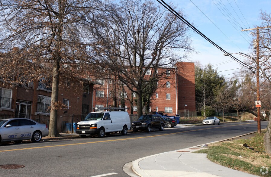 39 Mississippi Ave SE, Washington, DC à vendre - Photo du bâtiment - Image 2 de 2