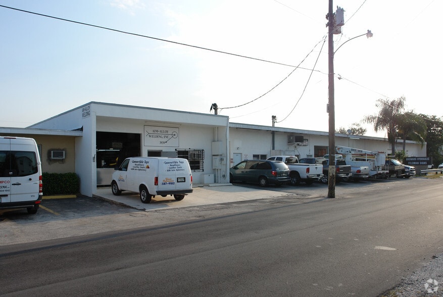 3909-3939 SW 12th Ct, Fort Lauderdale, FL for lease - Primary Photo - Image 1 of 15
