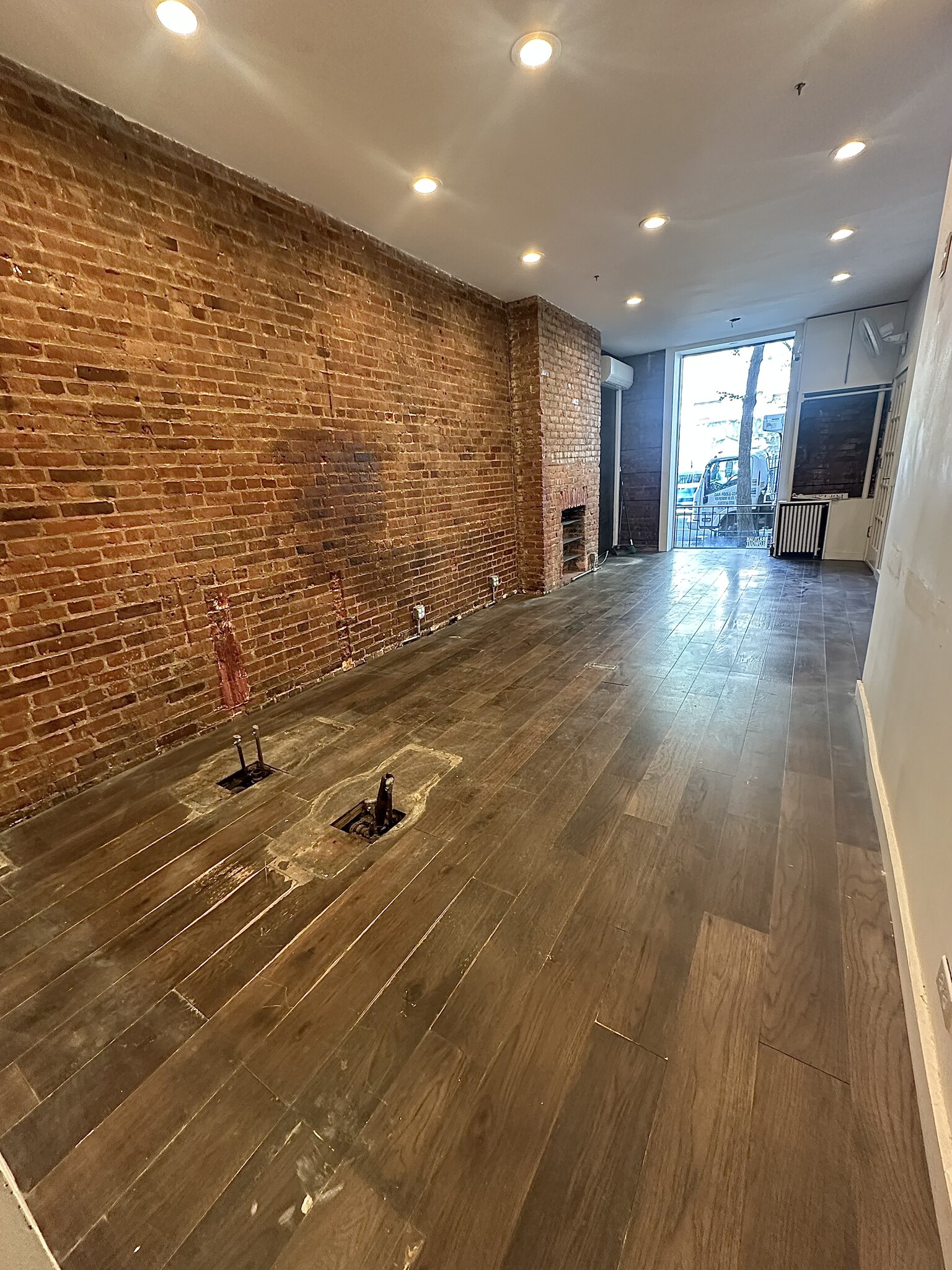 324-326 W 47th St, New York, NY for lease Interior Photo- Image 1 of 4