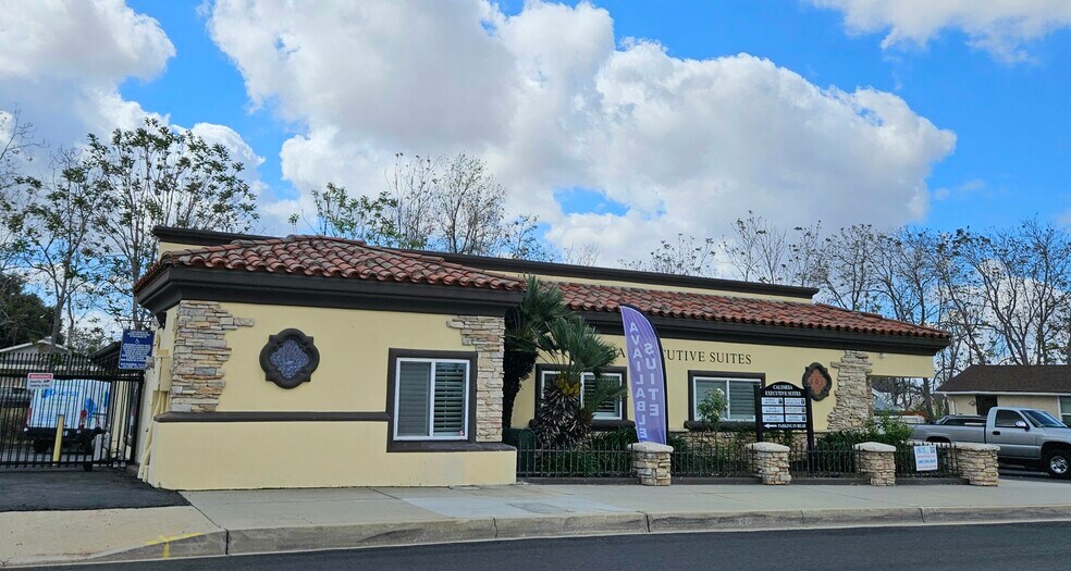 601 W County Line Rd, Calimesa, CA à louer - Photo du bâtiment - Image 2 de 12