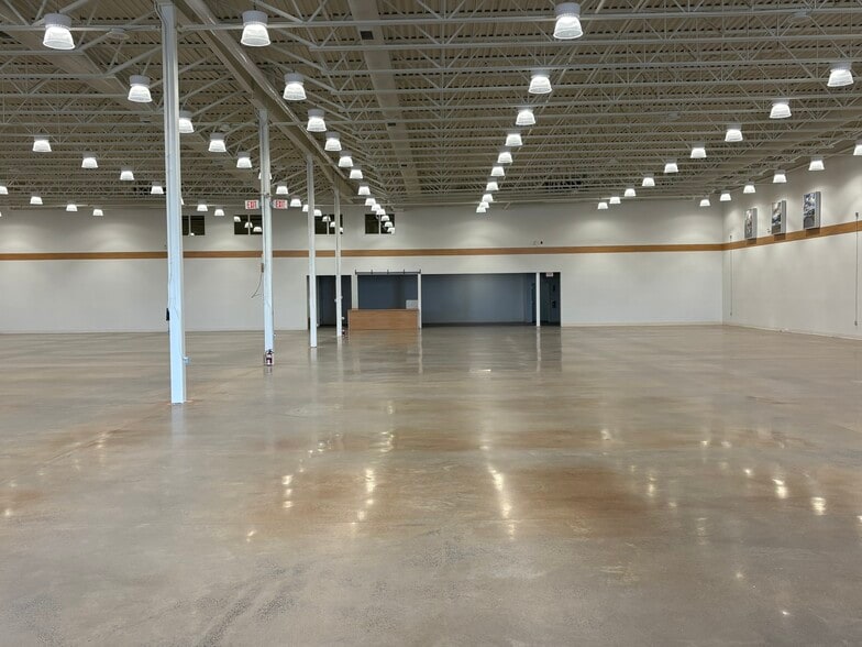 2724 Chamberland St, Rockland, ON à louer - Photo du bâtiment - Image 3 de 4