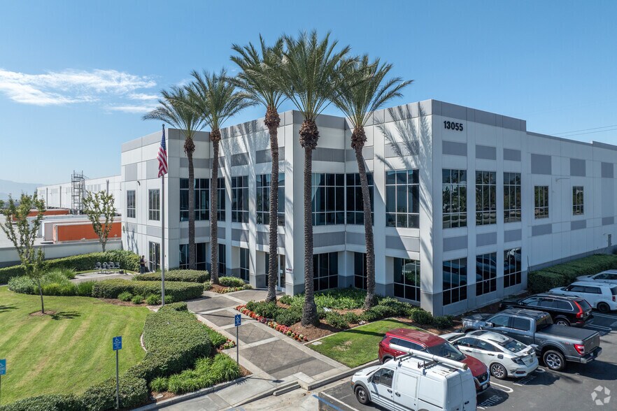 13055 Valley Blvd, Fontana, CA for lease - Primary Photo - Image 1 of 4