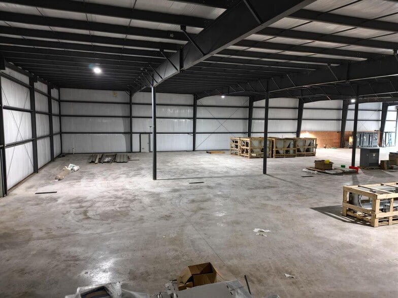 420 Industrial Park Rd, Bangor, MI à vendre - Photo intérieure - Image 3 de 7