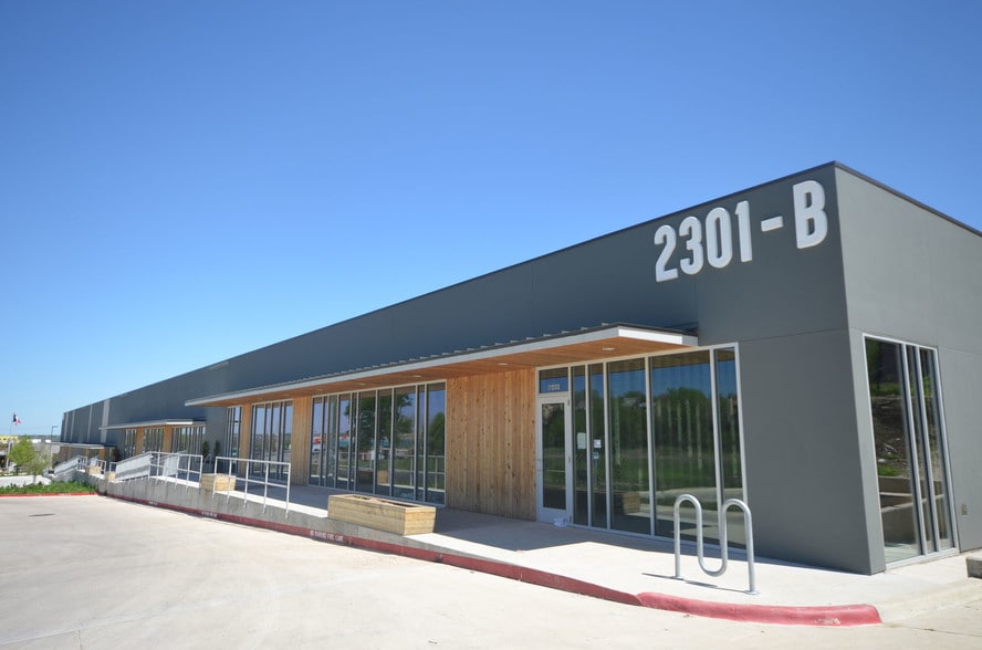 2301 E Riverside Dr, Austin, TX for lease - Building Photo - Image 2 of 37