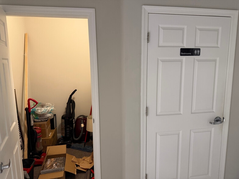 3500 Fairlane Farms Rd, West Palm Beach, FL for lease - Building Photo - Image 3 of 7