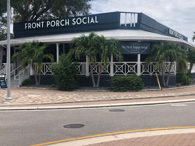 Plus de détails pour 4721 Vincennes Blvd, Cape Coral, FL - Commerce de détail à vendre