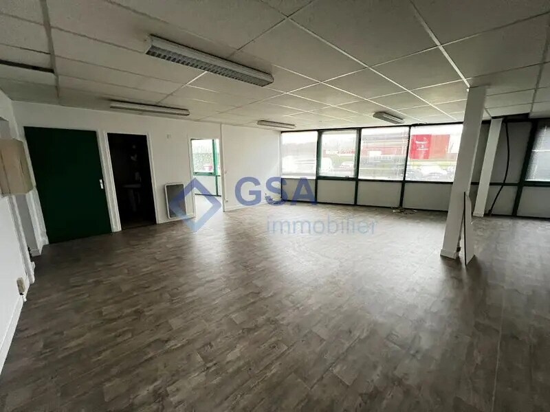 Office in Le Mée-sur-Seine for lease Interior Photo- Image 1 of 9