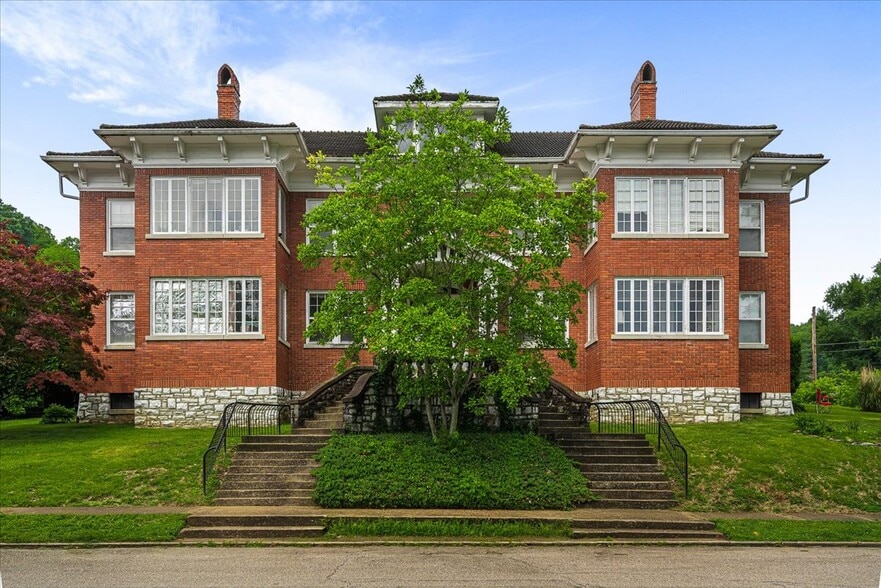 Frankfort Apartments Portfolio portfolio of 2 properties for sale on LoopNet.ca - Building Photo - Image 1 of 39