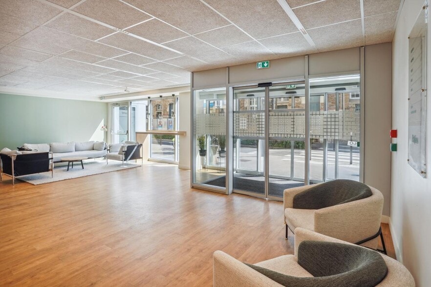 Bureau dans Boulogne-Billancourt à louer - Hall d’entrée - Image 3 de 13