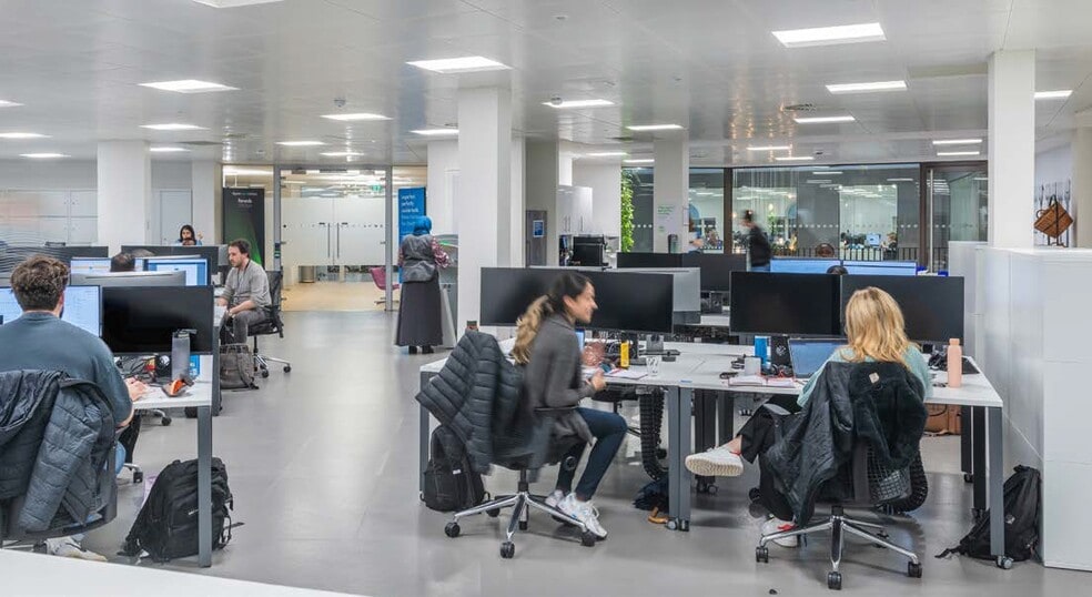 Cathedral Sq, Bristol for lease - Interior Photo - Image 3 of 18