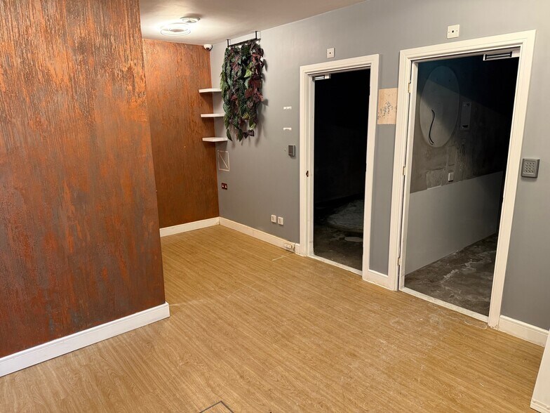 12A The Highway, Beaconsfield à louer - Photo du bâtiment - Image 3 de 5