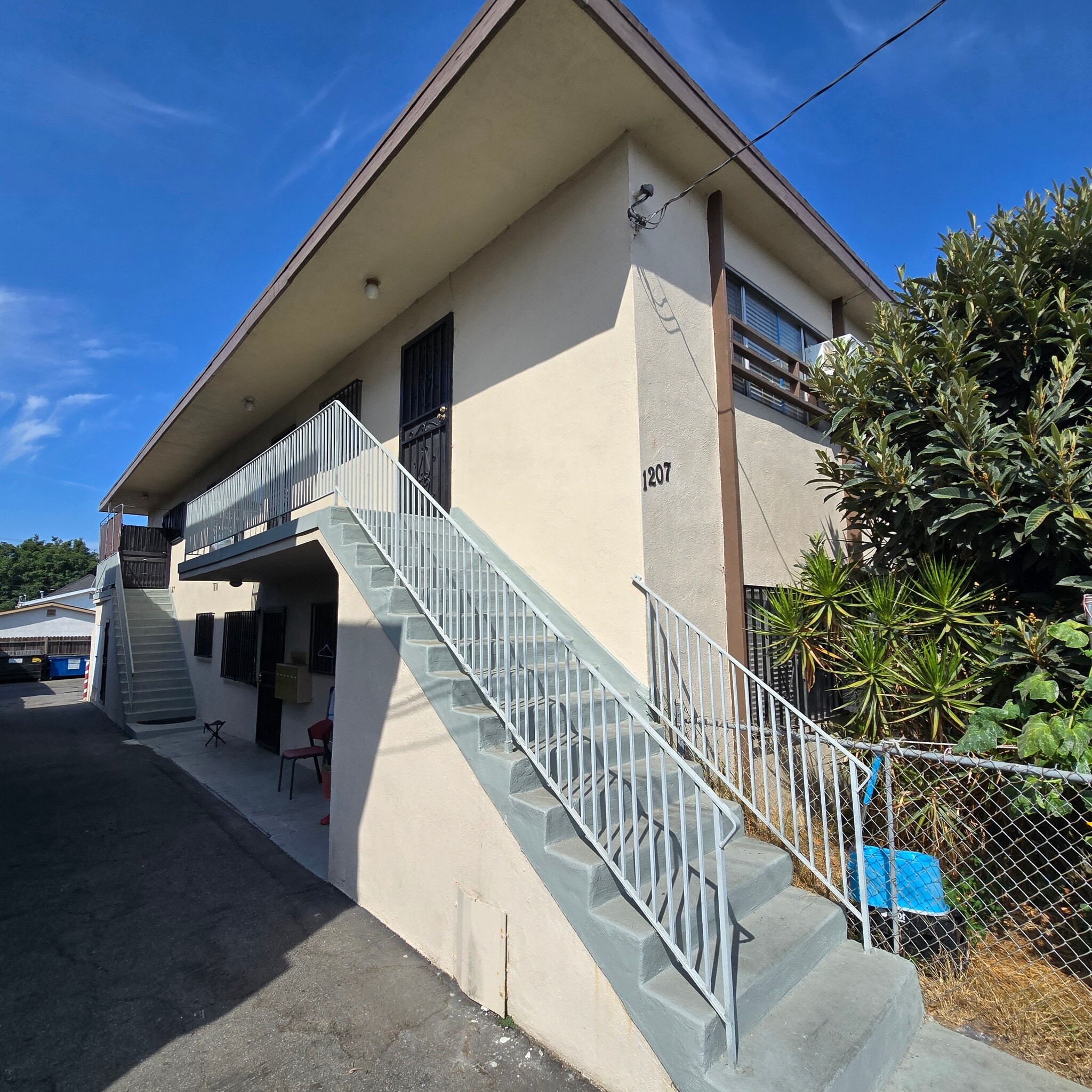 1207 S Kingsley Dr, Los Angeles, CA for sale Primary Photo- Image 1 of 2