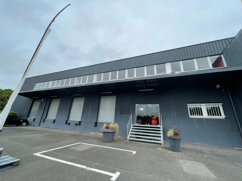 Industrial in Palaiseau for lease - Building Photo - Image 1 of 13