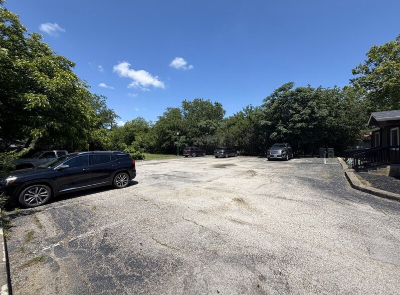 401 W University Ave, Georgetown, TX à louer - Photo du bâtiment - Image 3 de 7