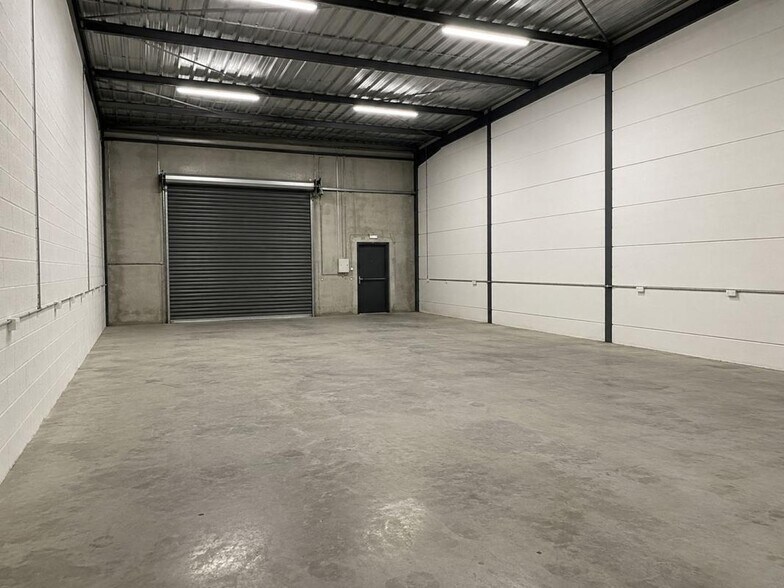 Industrial in Bordeaux for lease - Interior Photo - Image 1 of 4