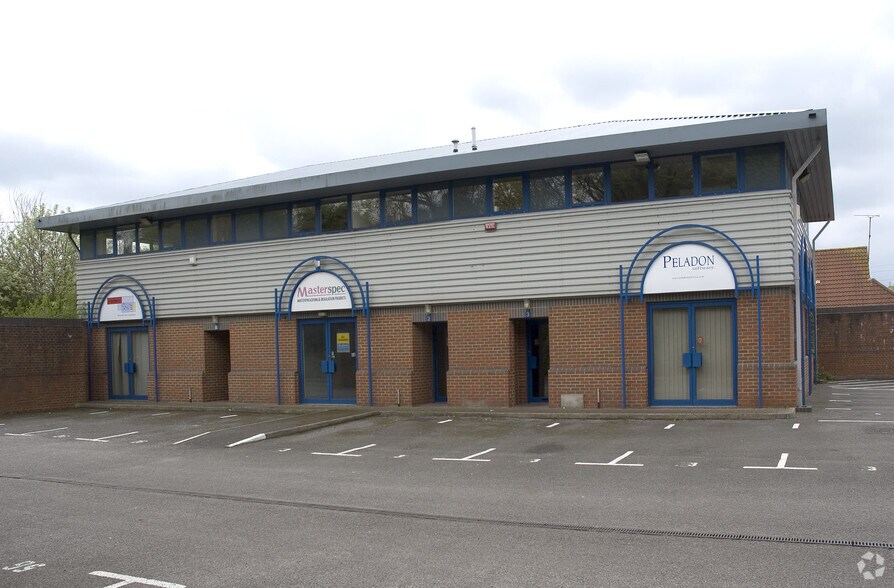 1-3 River Way, Andover à louer - Photo du bâtiment - Image 2 de 5