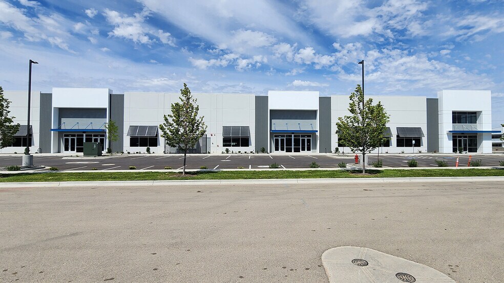 100 Benchmark Way, Meridian, ID à louer - Photo du bâtiment - Image 2 de 2