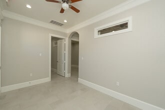 12410 Spring Cypress Rd, Tomball, TX à louer Photo intérieure- Image 2 de 12