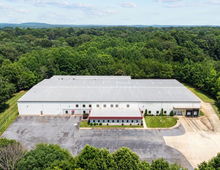 164 Pointe South Dr, Randleman, NC à louer - Photo du bâtiment - Image 2 de 6