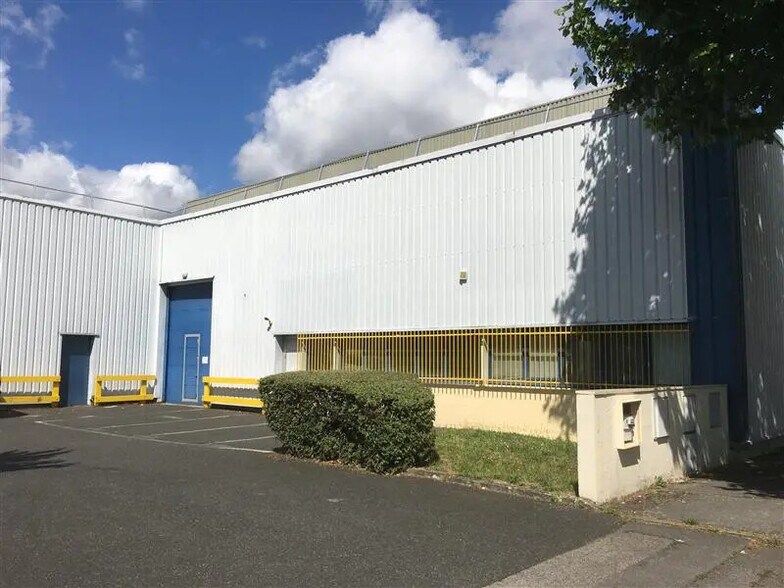 Flex in Collégien for lease - Building Photo - Image 2 of 7