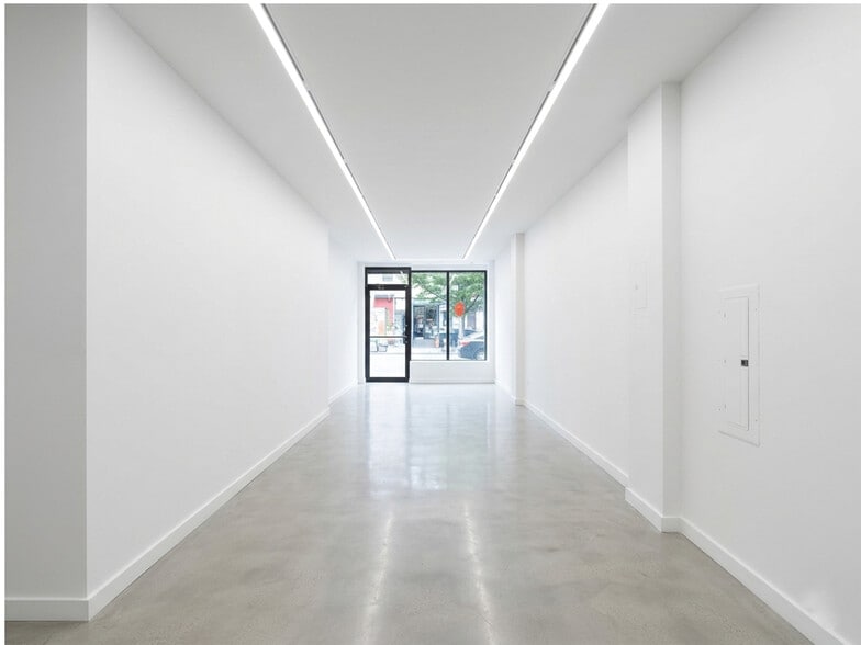 1012 Manhattan Ave, Brooklyn, NY for lease - Building Photo - Image 3 of 3