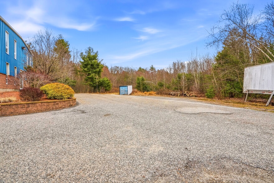 174 Davis St, Douglas, MA for sale - Building Photo - Image 2 of 13